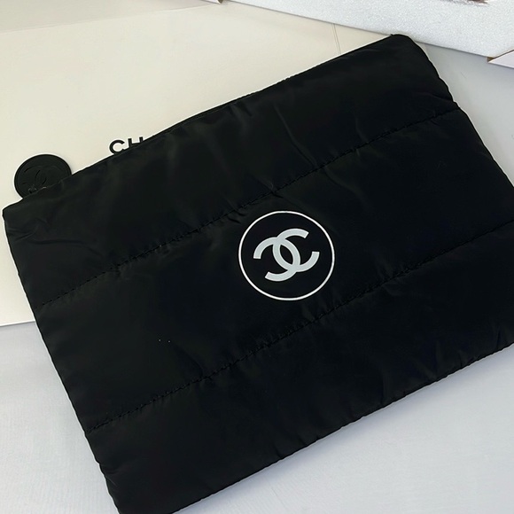 Chanel cosmetic pouch  NWOT - Picture 4 of 4